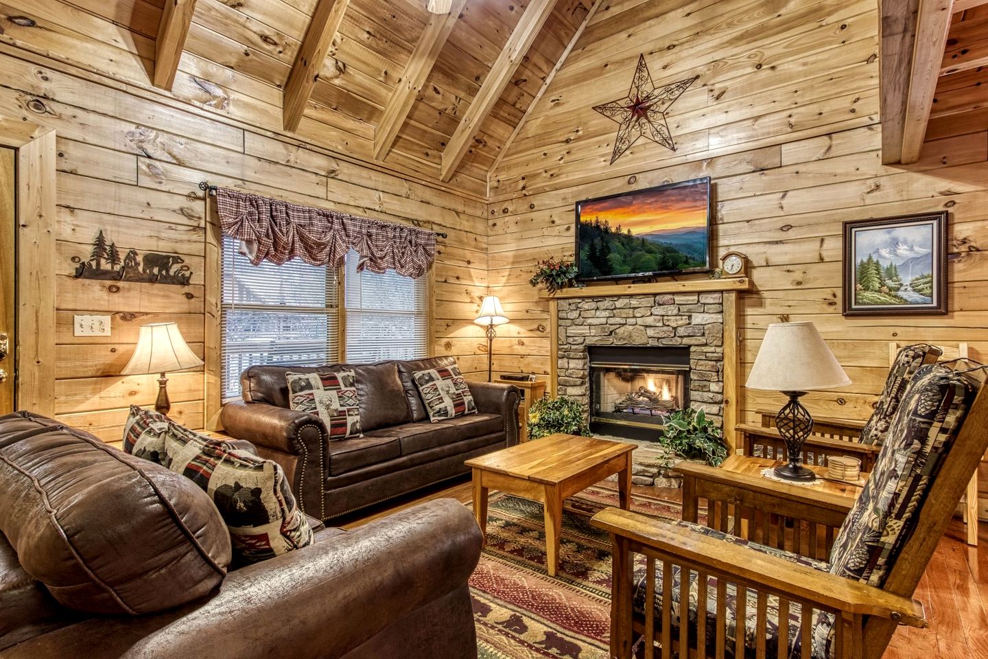 Relaxing Cozy Cabin with Jacuzzi and Pool Table in Tennessee