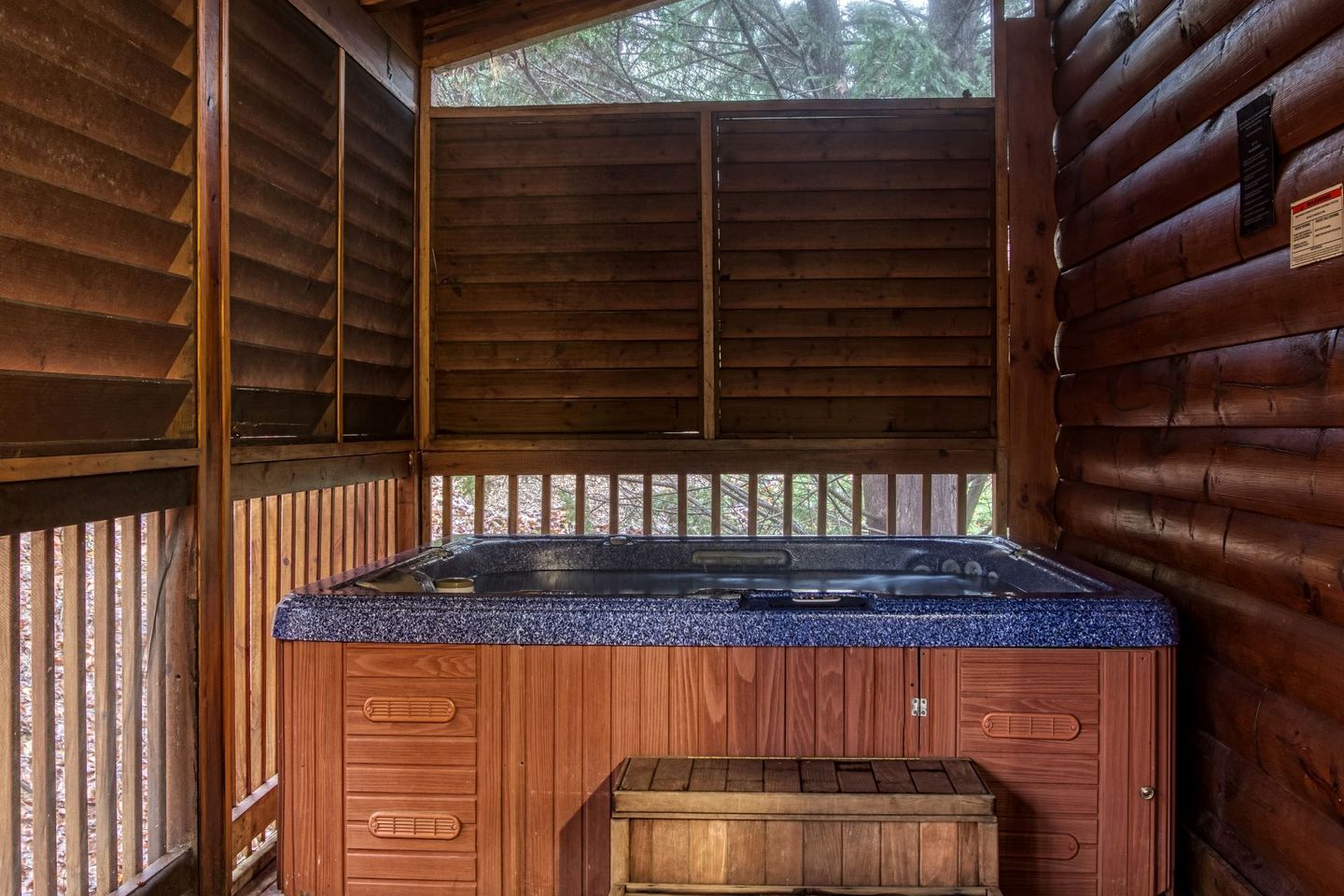 Relaxing Cozy Cabin with Jacuzzi and Pool Table in Tennessee