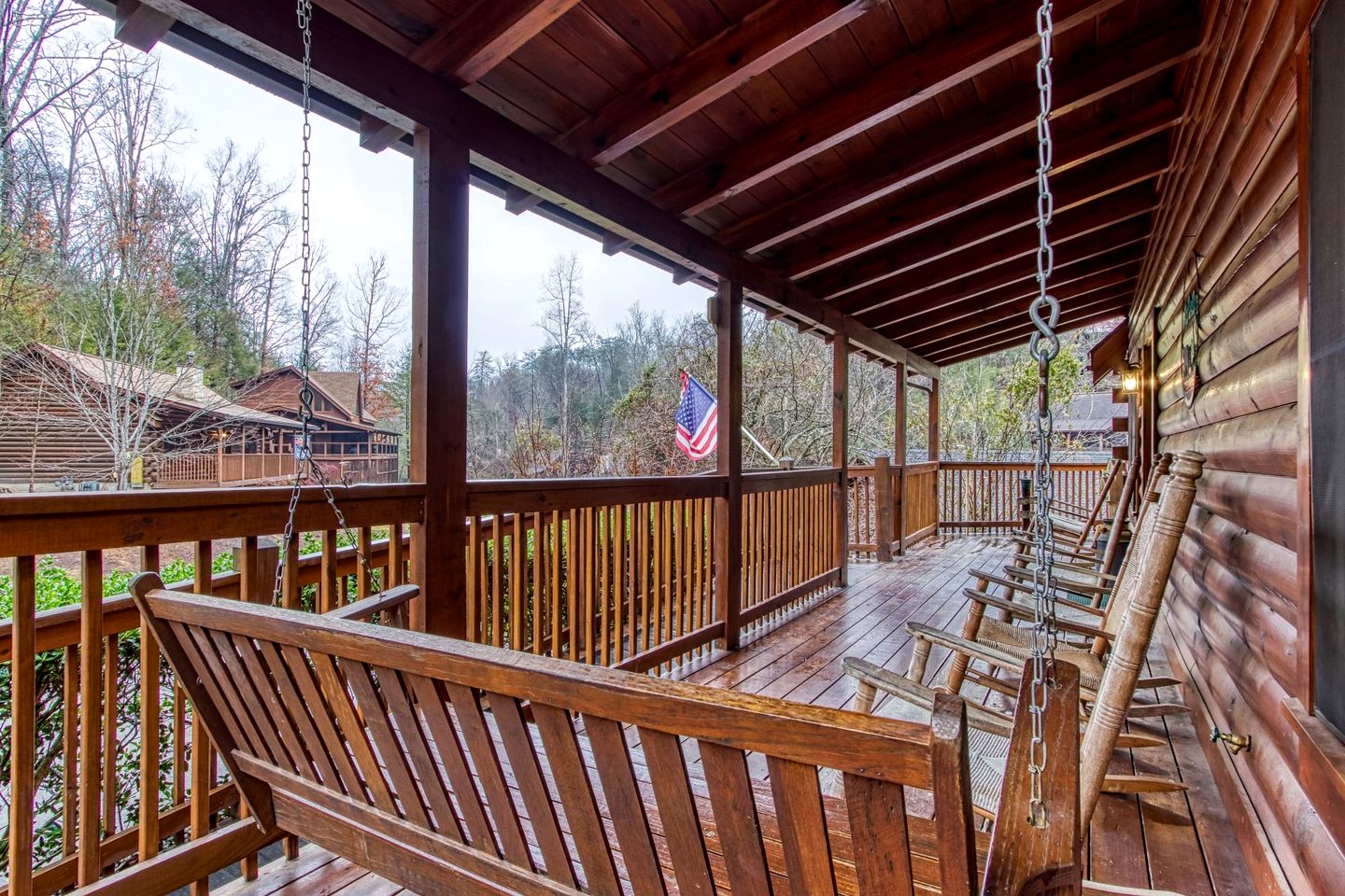 Relaxing Cozy Cabin with Jacuzzi and Pool Table in Tennessee