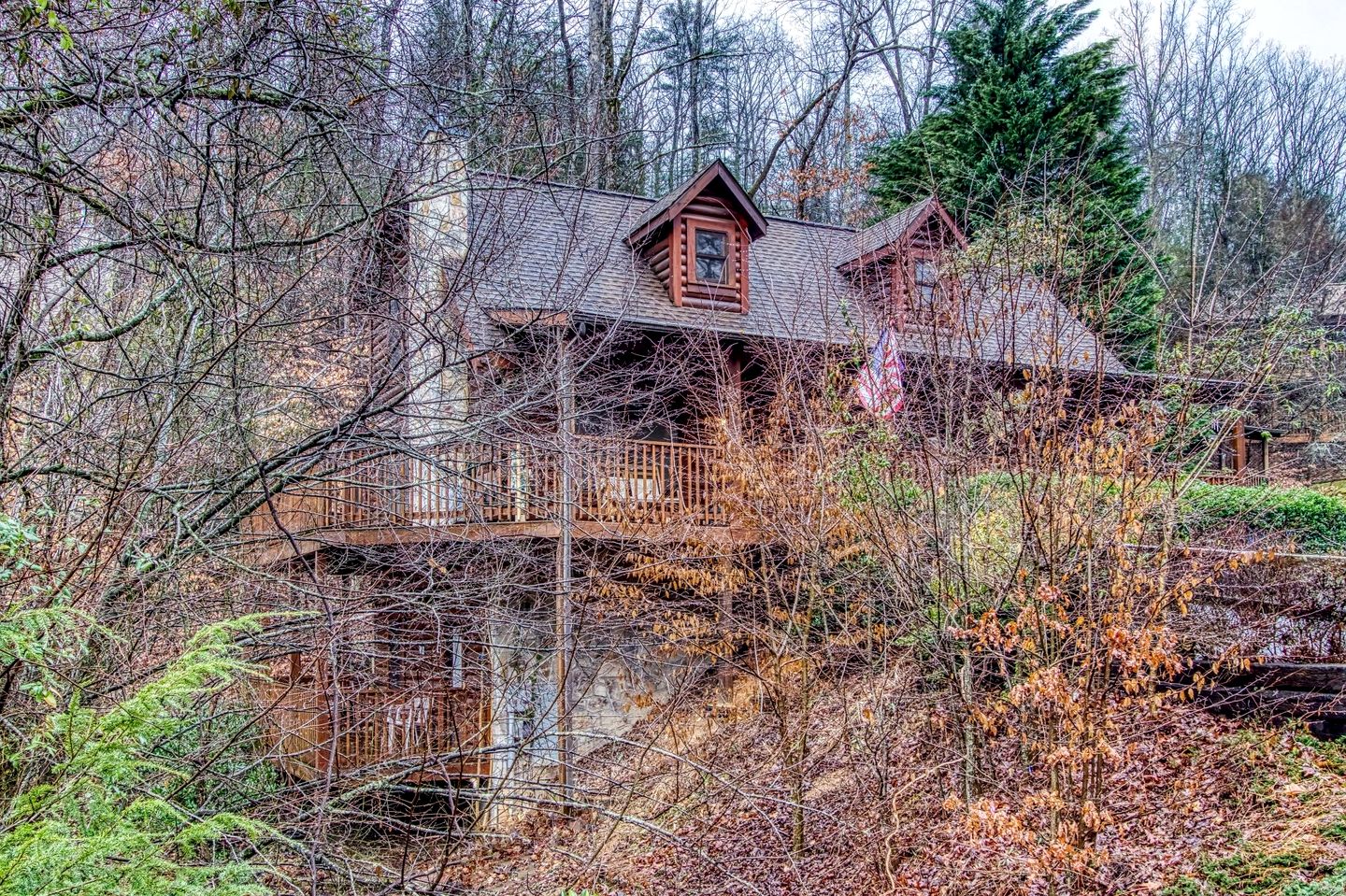 Relaxing Cozy Cabin with Jacuzzi and Pool Table in Tennessee