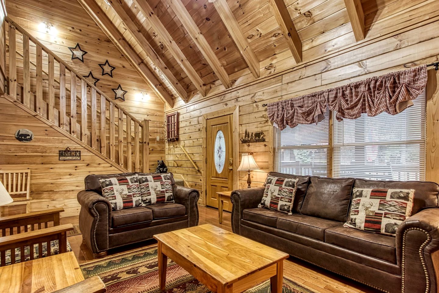 Relaxing Cozy Cabin with Jacuzzi and Pool Table in Tennessee