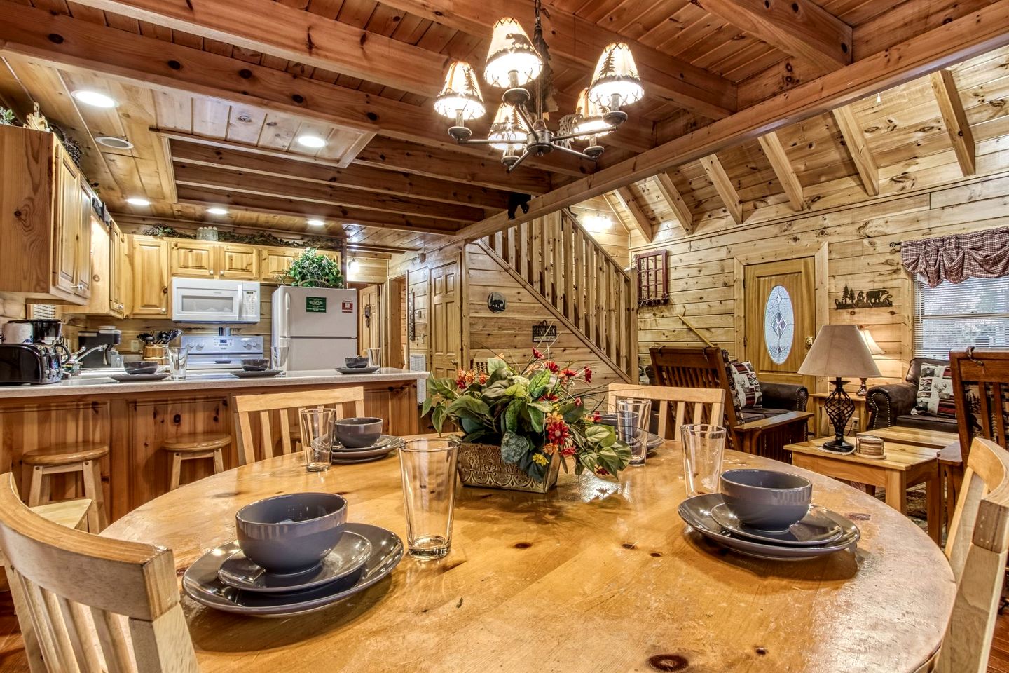 Relaxing Cozy Cabin with Jacuzzi and Pool Table in Tennessee