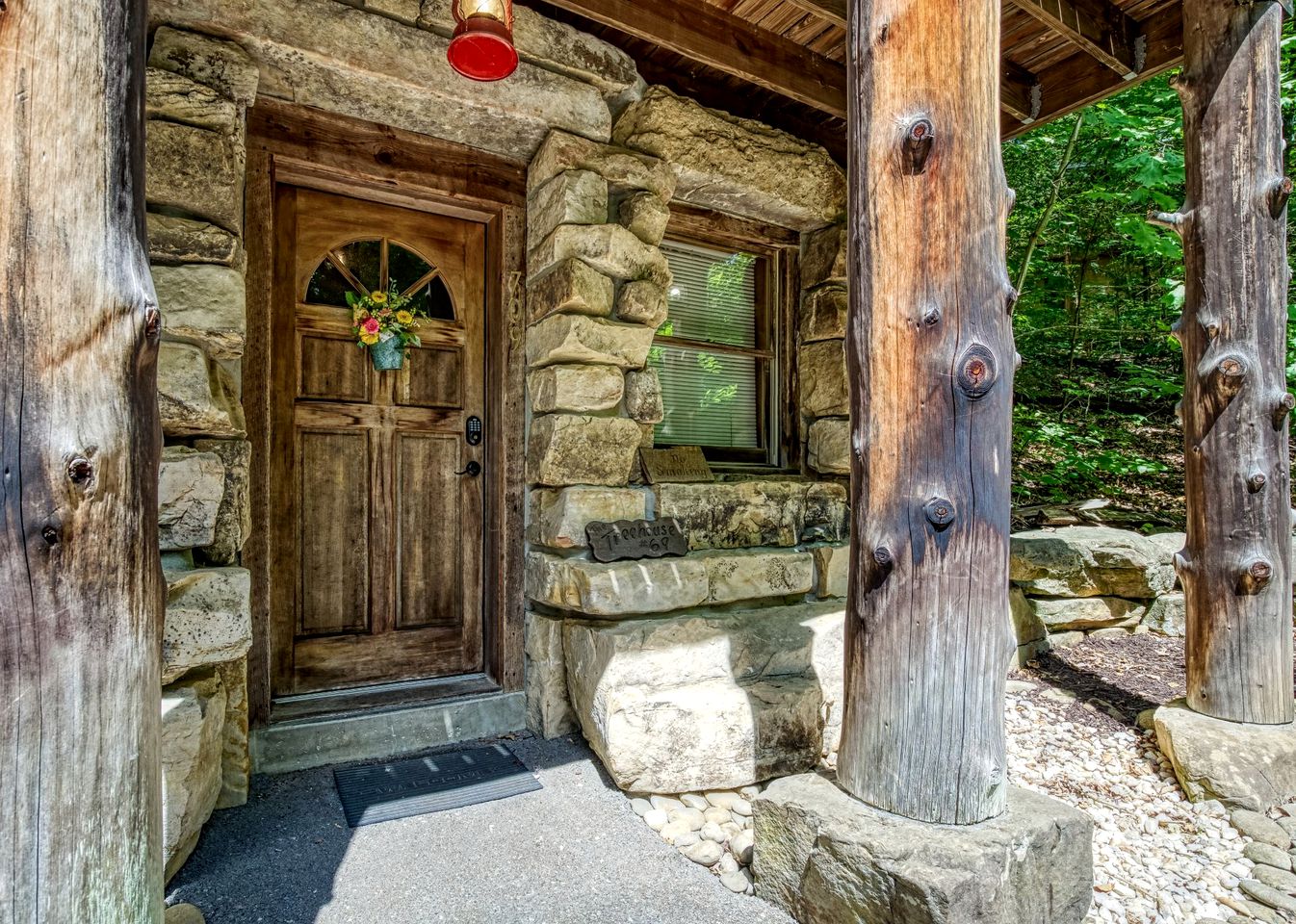 Unique Cabin Rental for Romantic Escapes to the Great Smoky Mountains