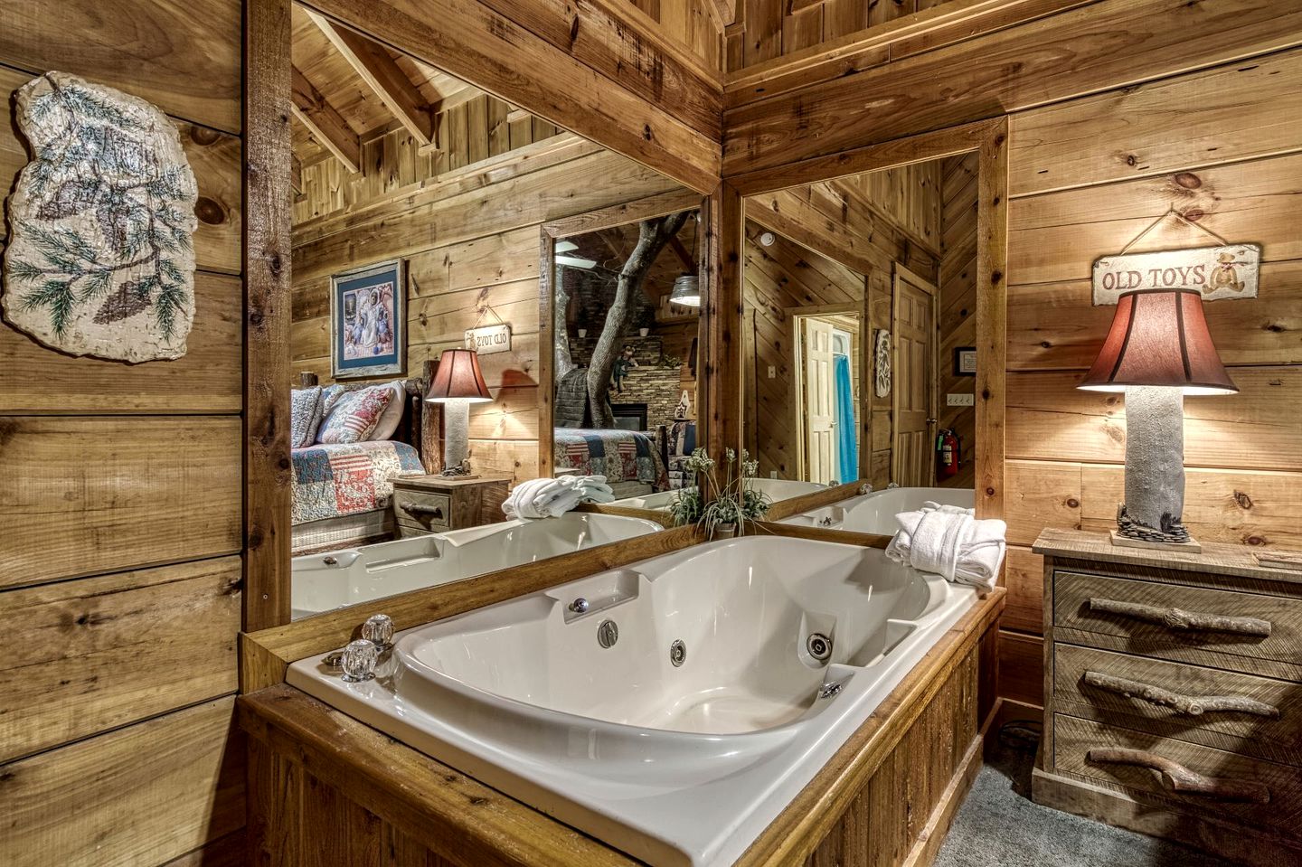 Unique Cabin Rental for Romantic Escapes to the Great Smoky Mountains