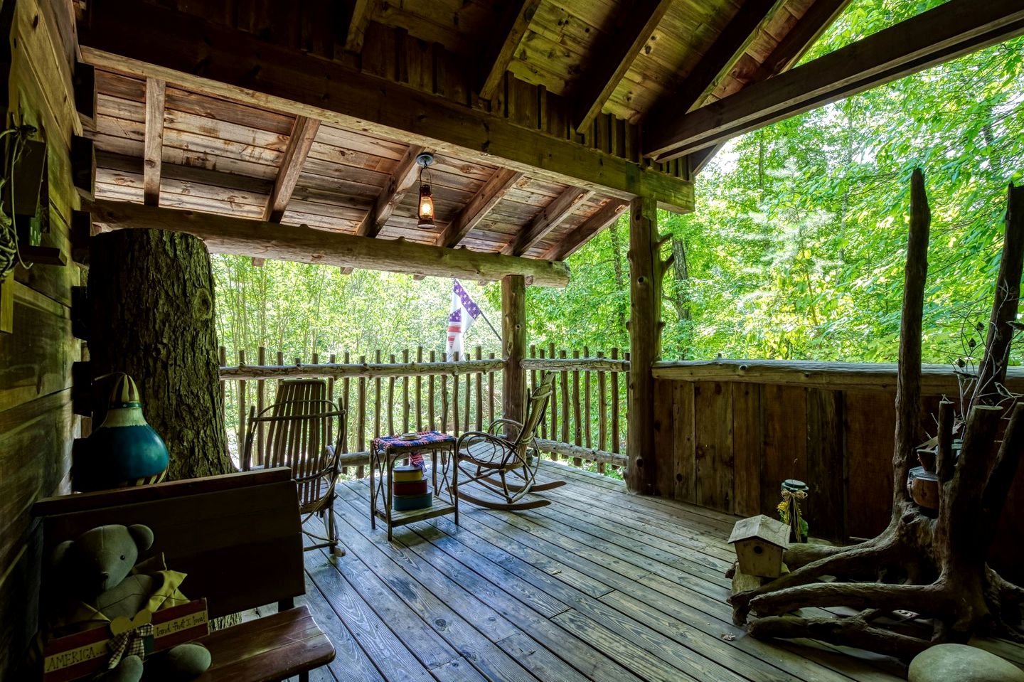 Unique Cabin Rental for Romantic Escapes to the Great Smoky Mountains