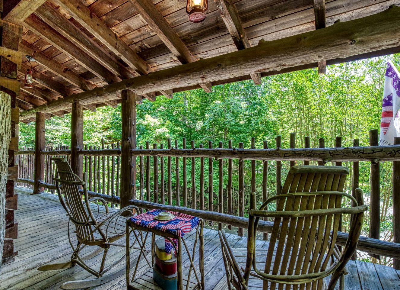 Unique Cabin Rental for Romantic Escapes to the Great Smoky Mountains