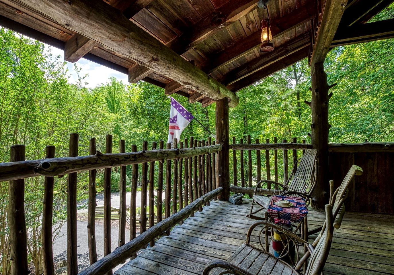 Unique Cabin Rental for Romantic Escapes to the Great Smoky Mountains