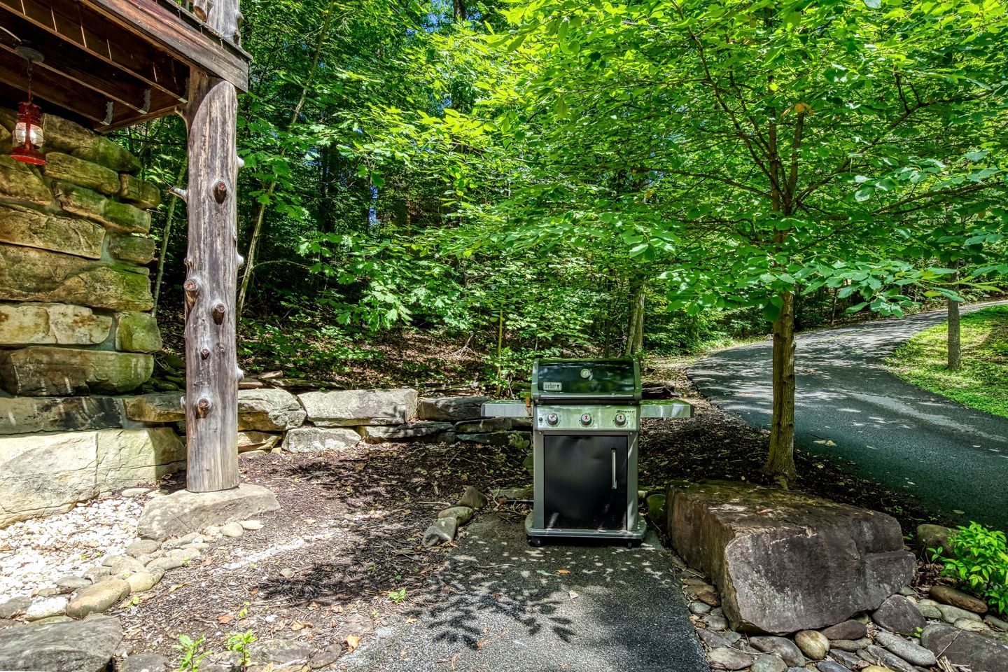 Unique Cabin Rental for Romantic Escapes to the Great Smoky Mountains