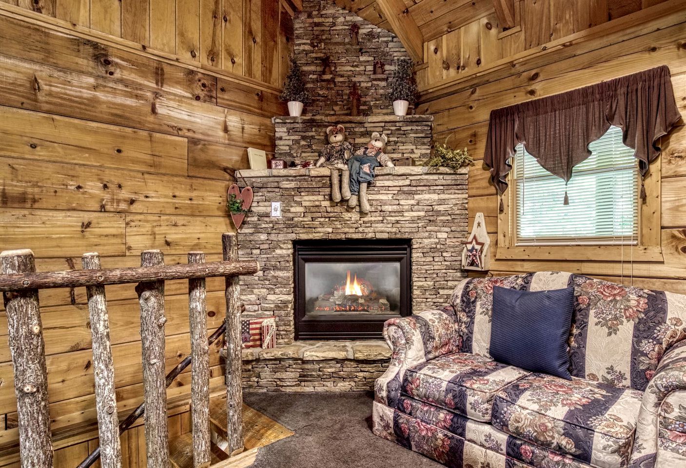 Unique Cabin Rental for Romantic Escapes to the Great Smoky Mountains