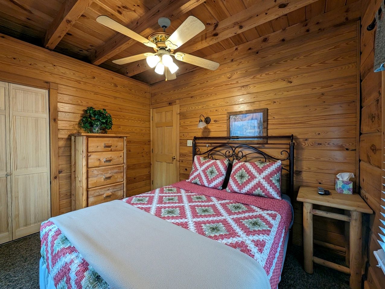 Rustic Cabin with Jacuzzi and Pool Table in Pigeon Forge, Tennessee