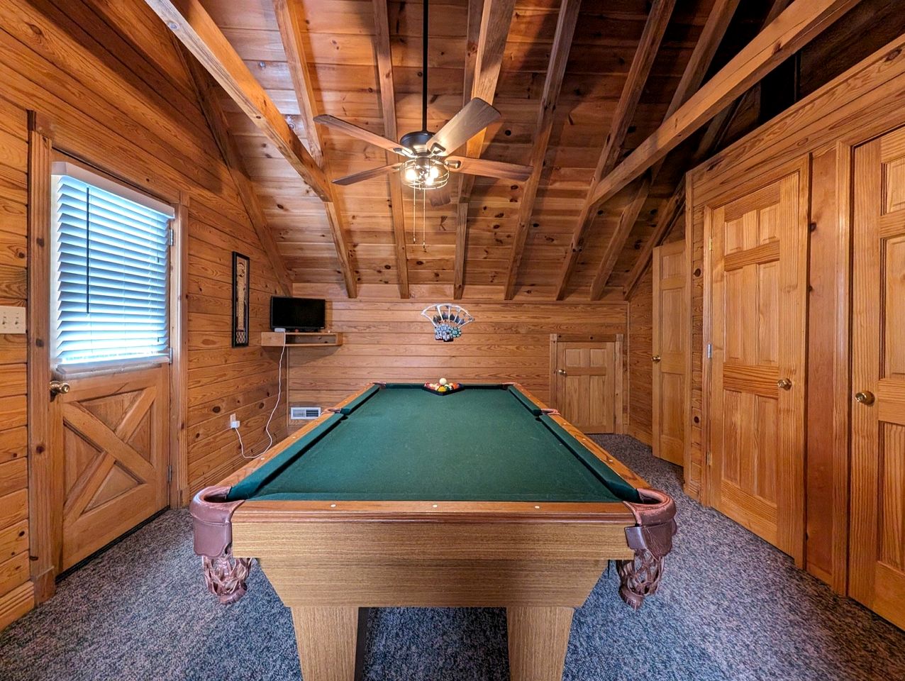 Rustic Cabin with Jacuzzi and Pool Table in Pigeon Forge, Tennessee
