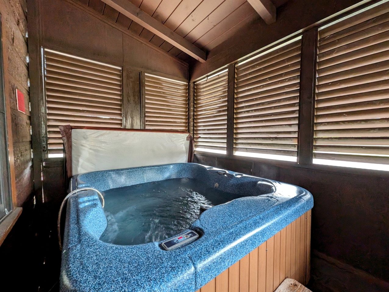 Rustic Cabin with Jacuzzi and Pool Table in Pigeon Forge, Tennessee