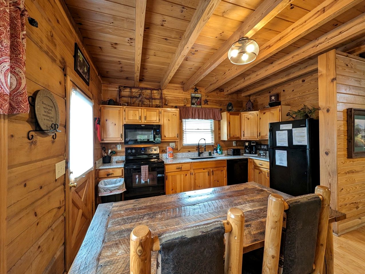 Rustic Cabin with Jacuzzi and Pool Table in Pigeon Forge, Tennessee