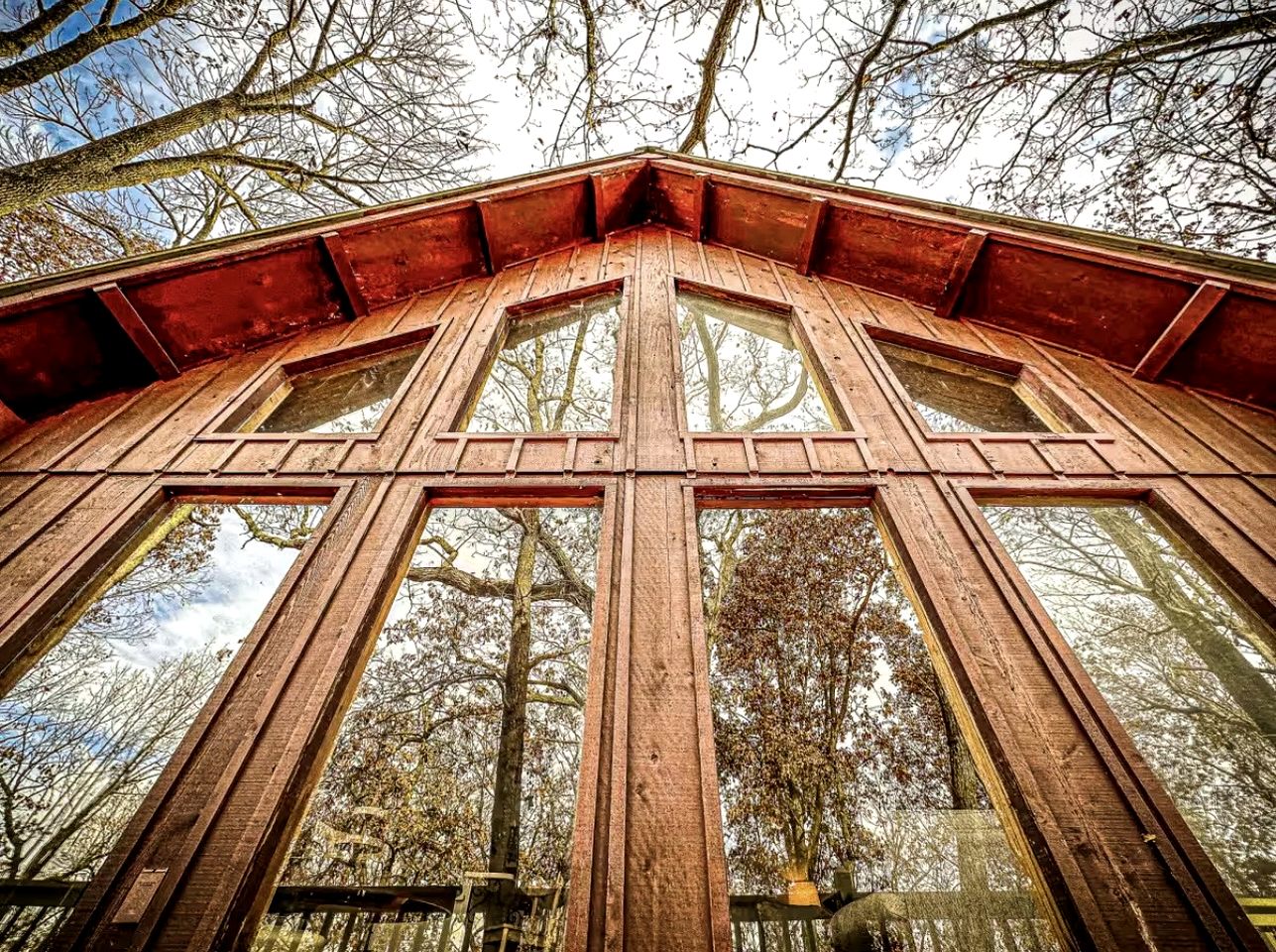 Peaceful Luxury Cabin with Floor-to-Ceiling Glass Views & Historic Gas Log Near Cloudland Canyon, Mentone, Alabama