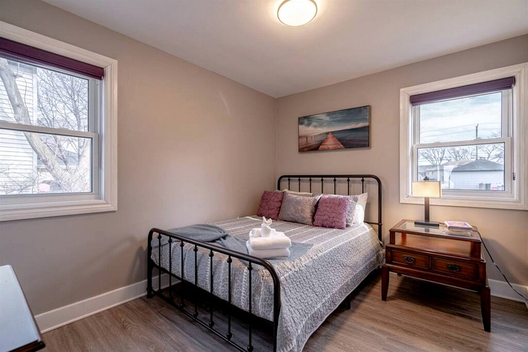 Cottages (Canada, Leamington, Ontario)