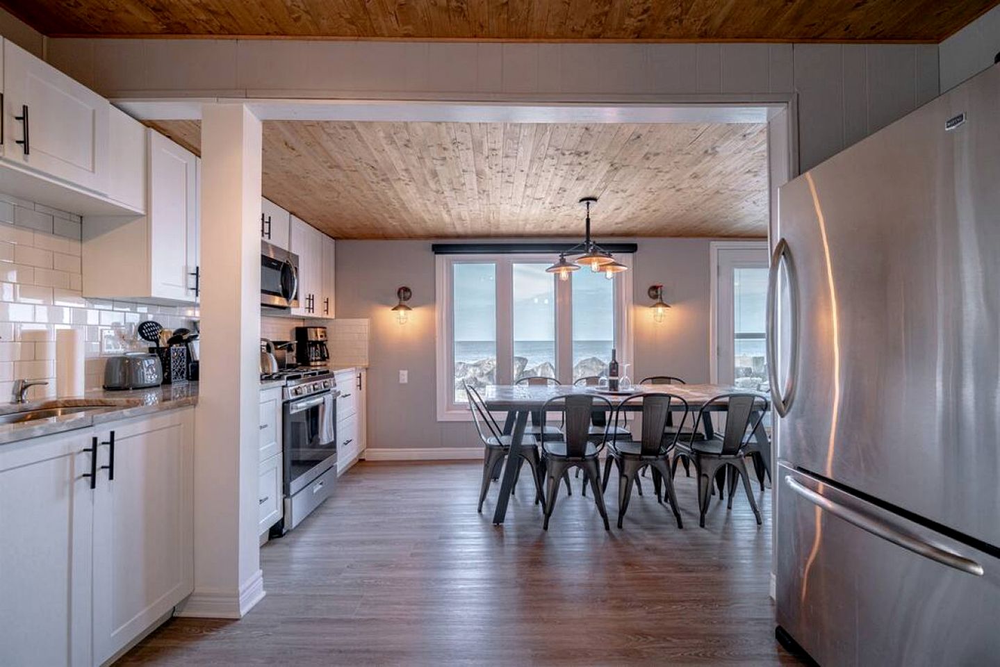 Fantastic Cottage with Fire Pit and Hot-tub in Leamington, Ontario