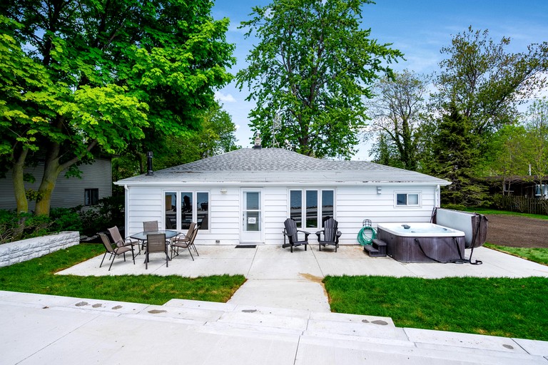 Cottages (Canada, Leamington, Ontario)