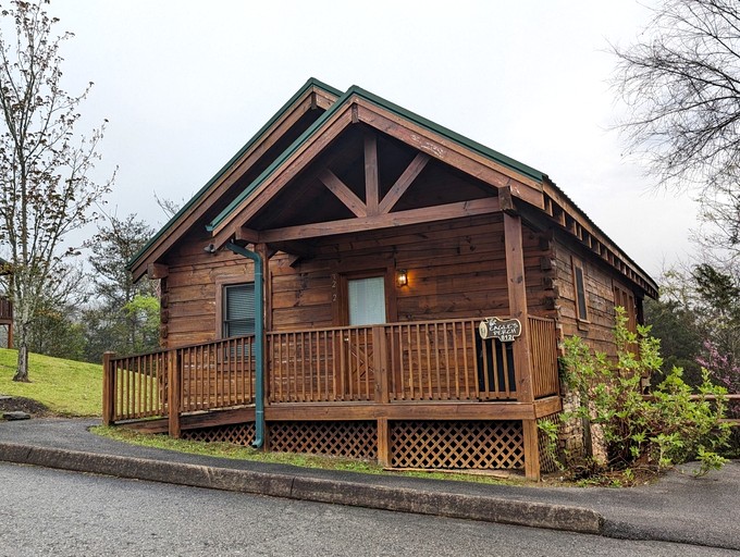 Wooden Rural Cabin Great for a Tiny Escape in Pigeon Forge, Tennessee