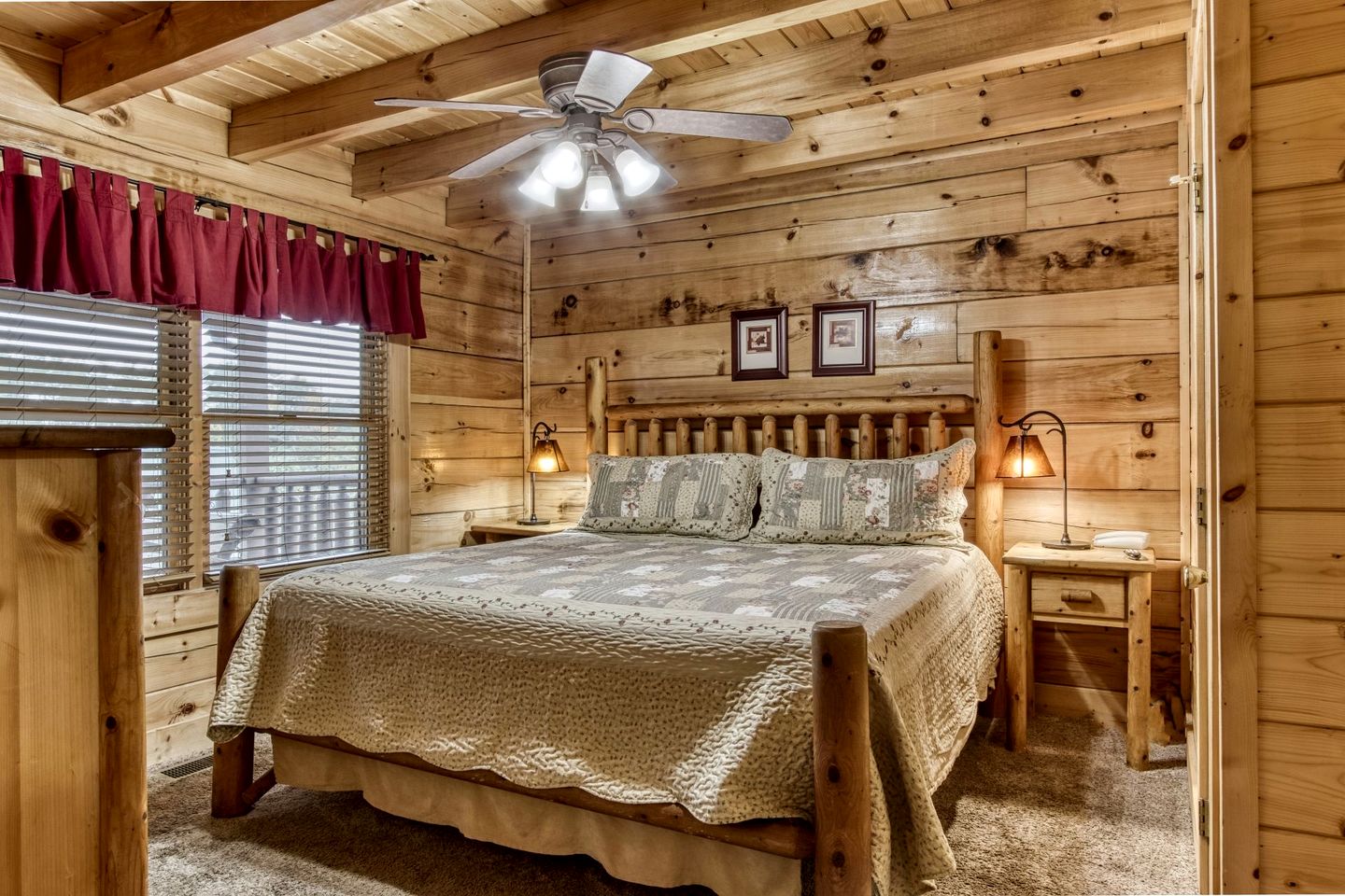 Lovely Cabin Retreat with Jacuzzi and Game Space in Tennessee