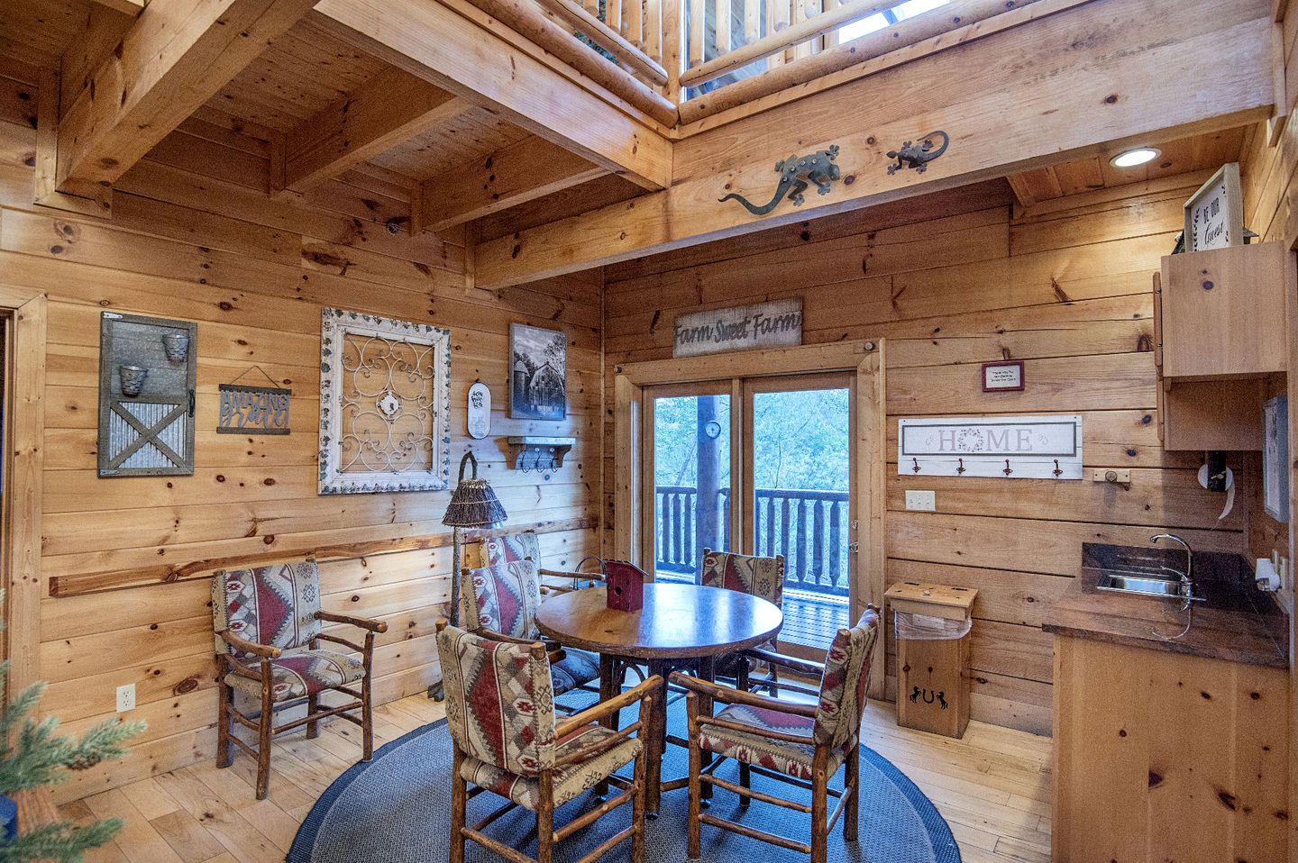 ERN854 - Wagon Wheel Lodge - Great Location! Close To All The Action! cabin in Tennessee