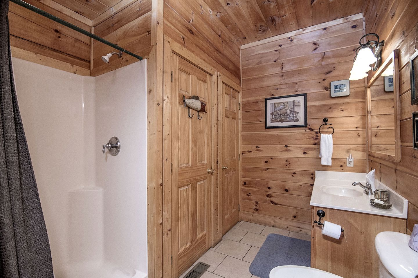 ERN854 - Wagon Wheel Lodge - Great Location! Close To All The Action! cabin in Tennessee