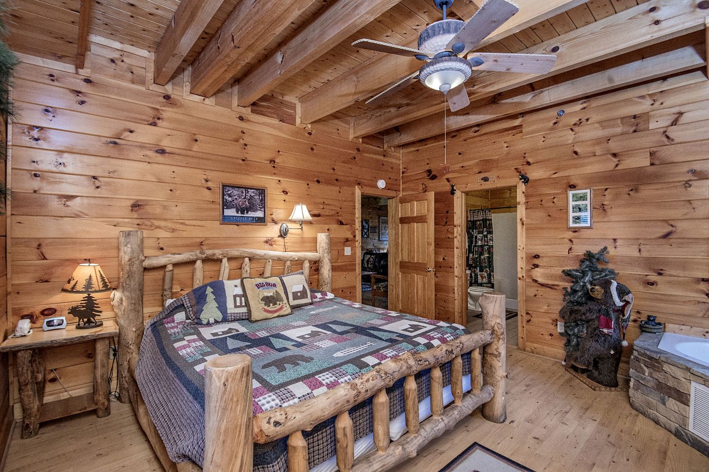 ERN854 - Wagon Wheel Lodge - Great Location! Close To All The Action! cabin in Tennessee