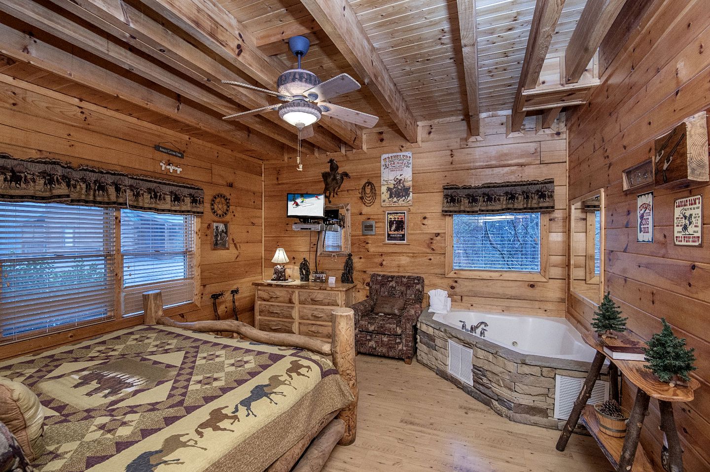ERN854 - Wagon Wheel Lodge - Great Location! Close To All The Action! cabin in Tennessee