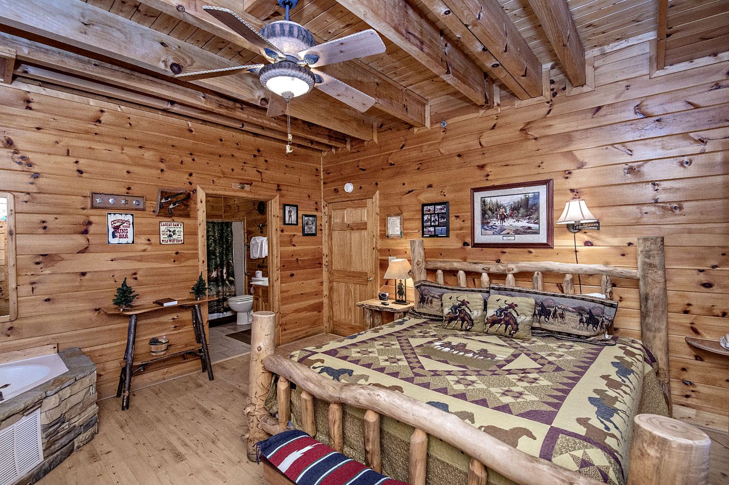 ERN854 - Wagon Wheel Lodge - Great Location! Close To All The Action! cabin in Tennessee