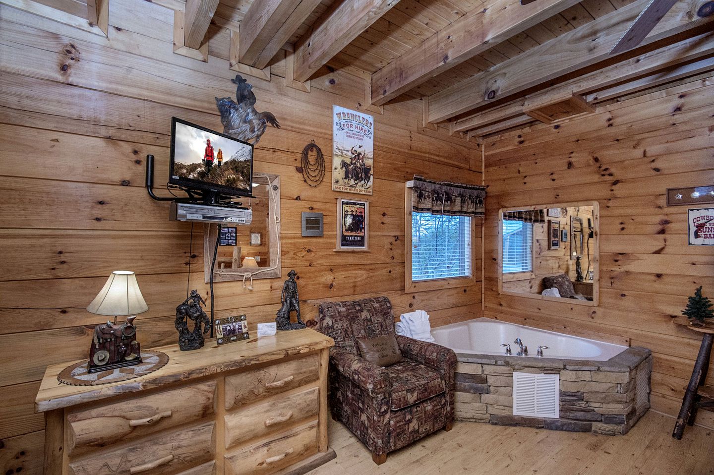 ERN854 - Wagon Wheel Lodge - Great Location! Close To All The Action! cabin in Tennessee