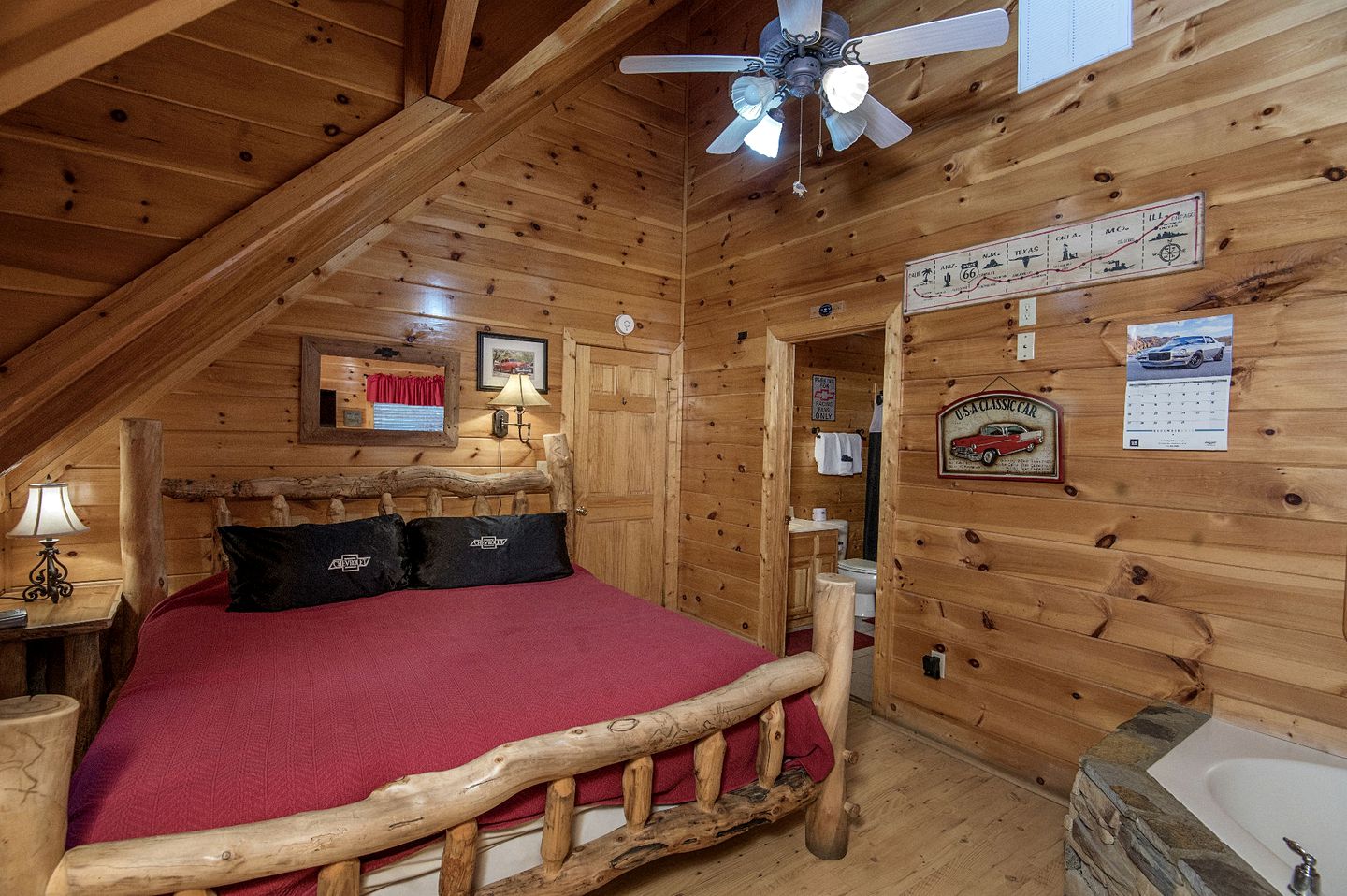 ERN854 - Wagon Wheel Lodge - Great Location! Close To All The Action! cabin in Tennessee