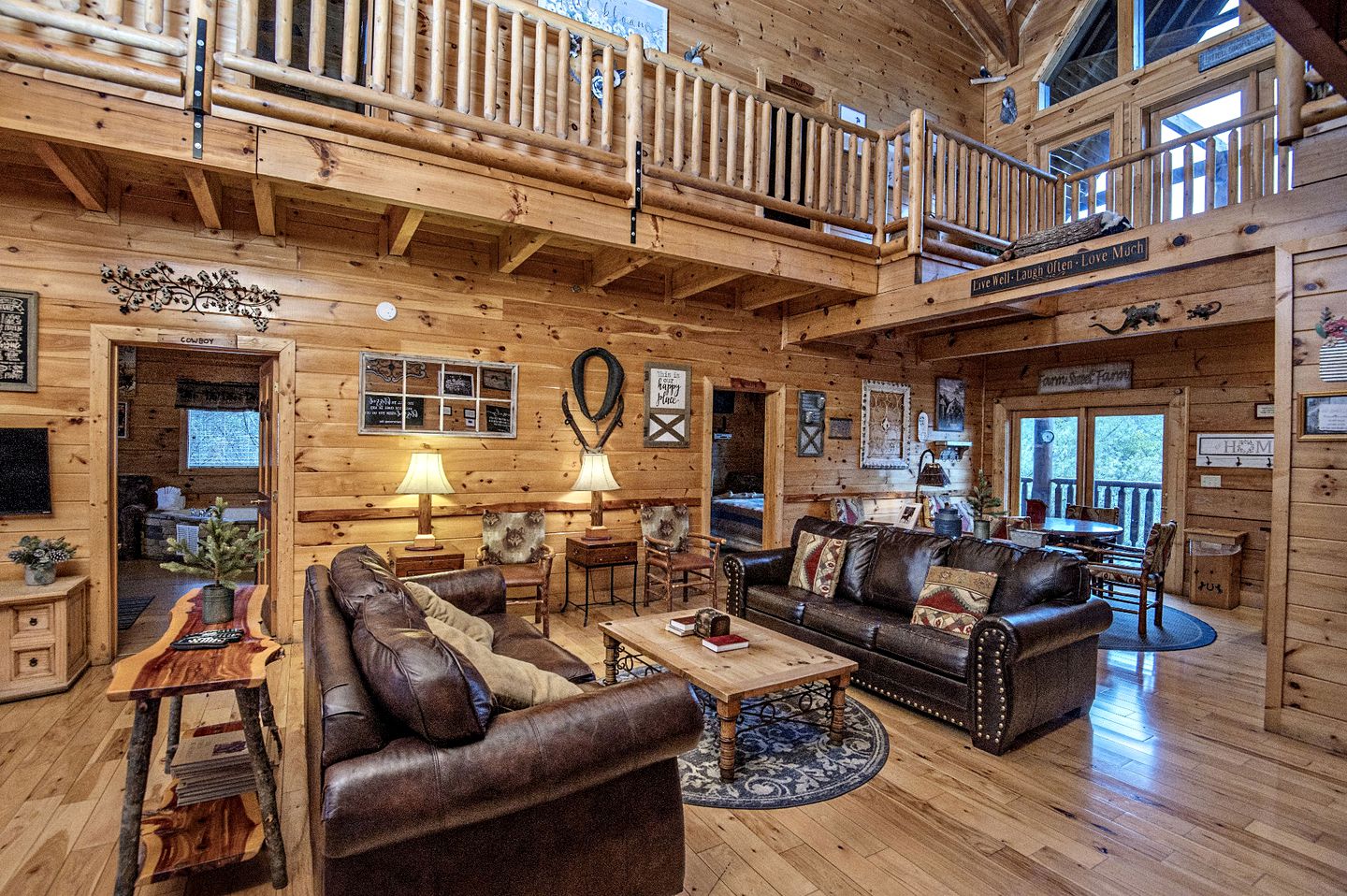 ERN854 - Wagon Wheel Lodge - Great Location! Close To All The Action! cabin in Tennessee