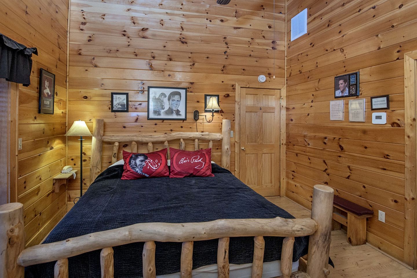ERN854 - Wagon Wheel Lodge - Great Location! Close To All The Action! cabin in Tennessee