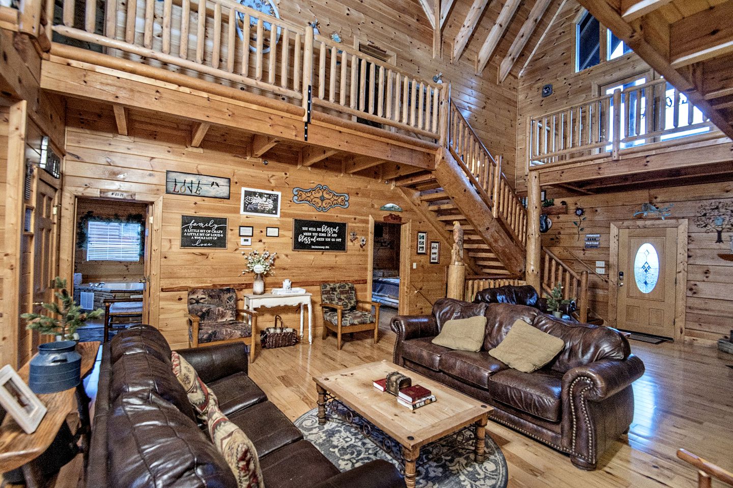 ERN854 - Wagon Wheel Lodge - Great Location! Close To All The Action! cabin in Tennessee