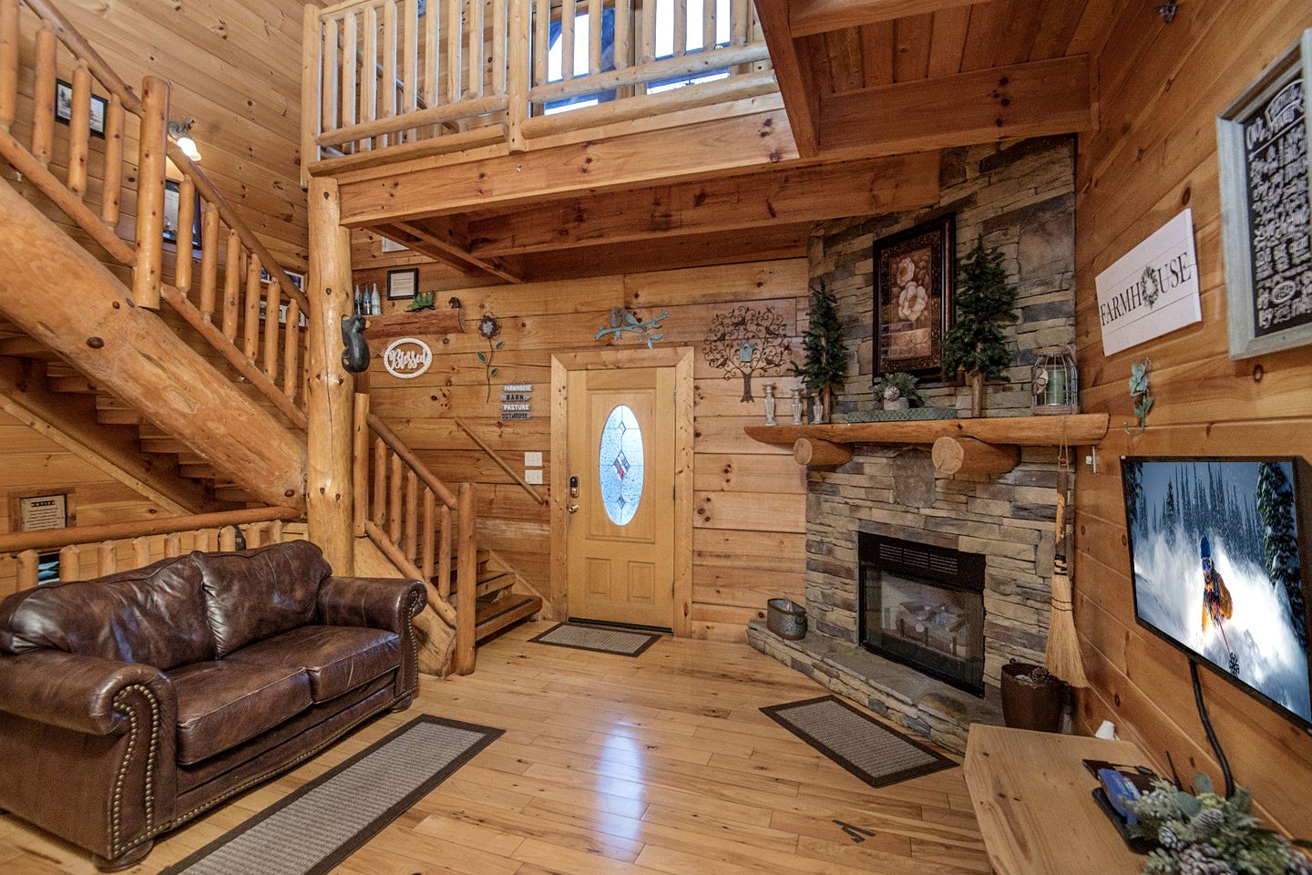 ERN854 - Wagon Wheel Lodge - Great Location! Close To All The Action! cabin in Tennessee