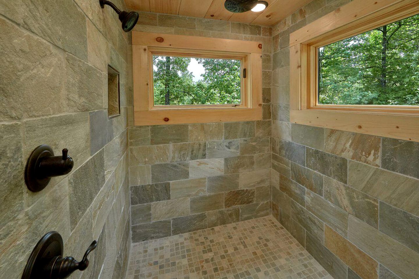 Fun-Filled Sevierville Cabin with a Pool and Mini-Golf for Family Getaways in Tennessee