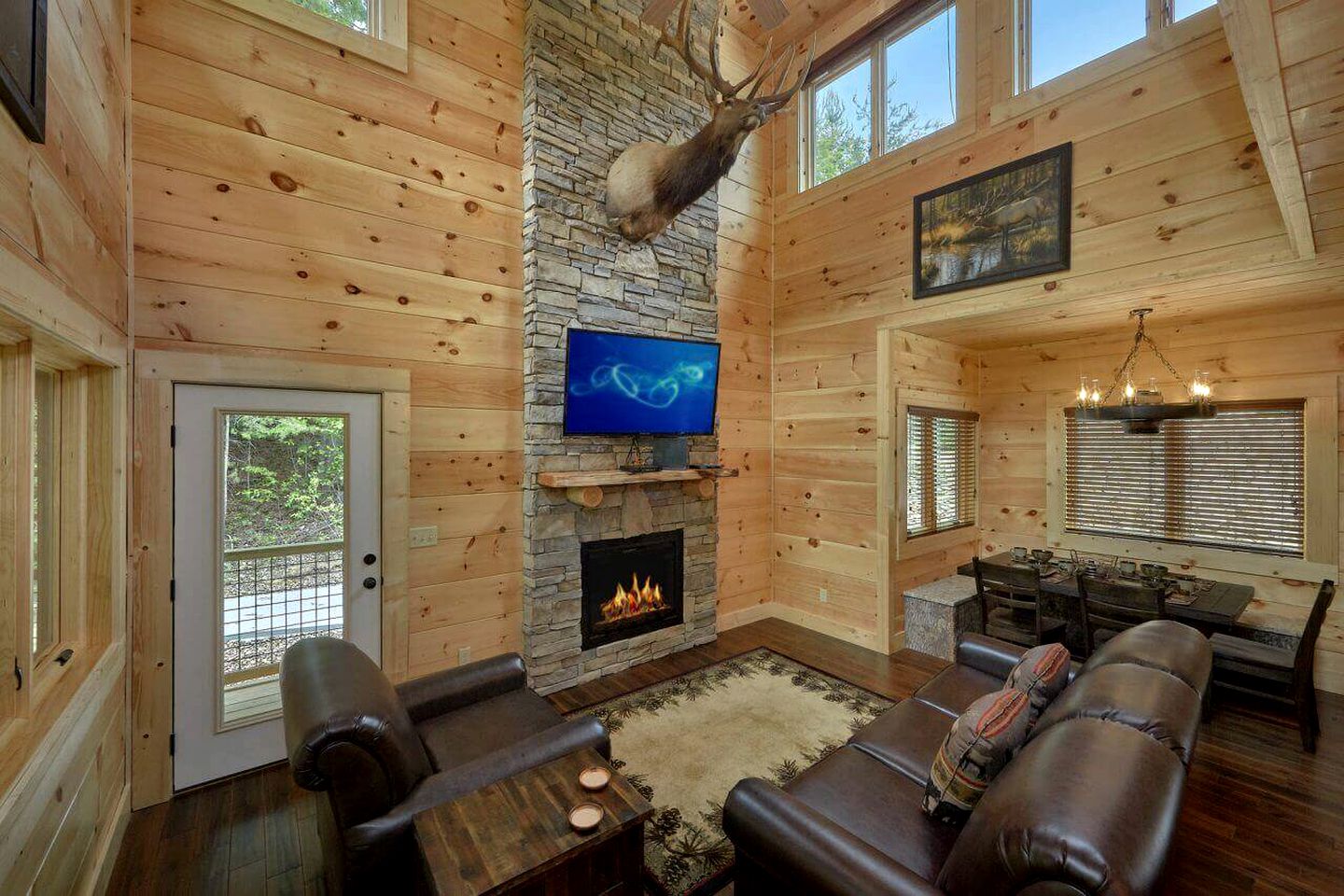 Fun-Filled Sevierville Cabin with a Pool and Mini-Golf for Family Getaways in Tennessee