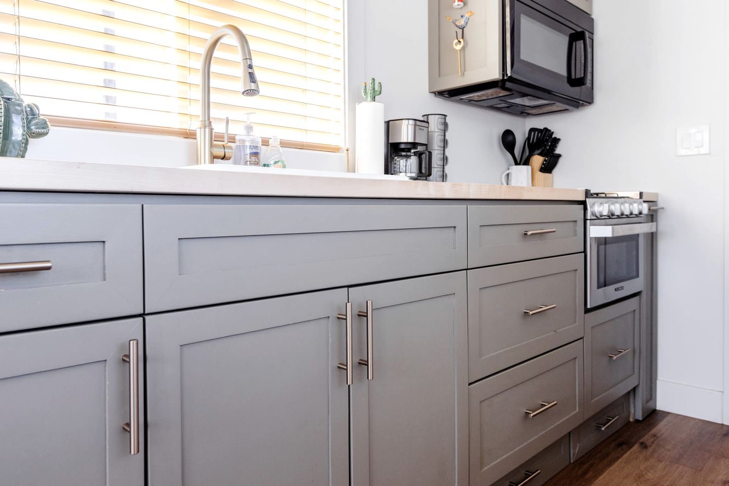 Escape to Intimacy: Fully Equipped Original Tiny House in Apple Valley