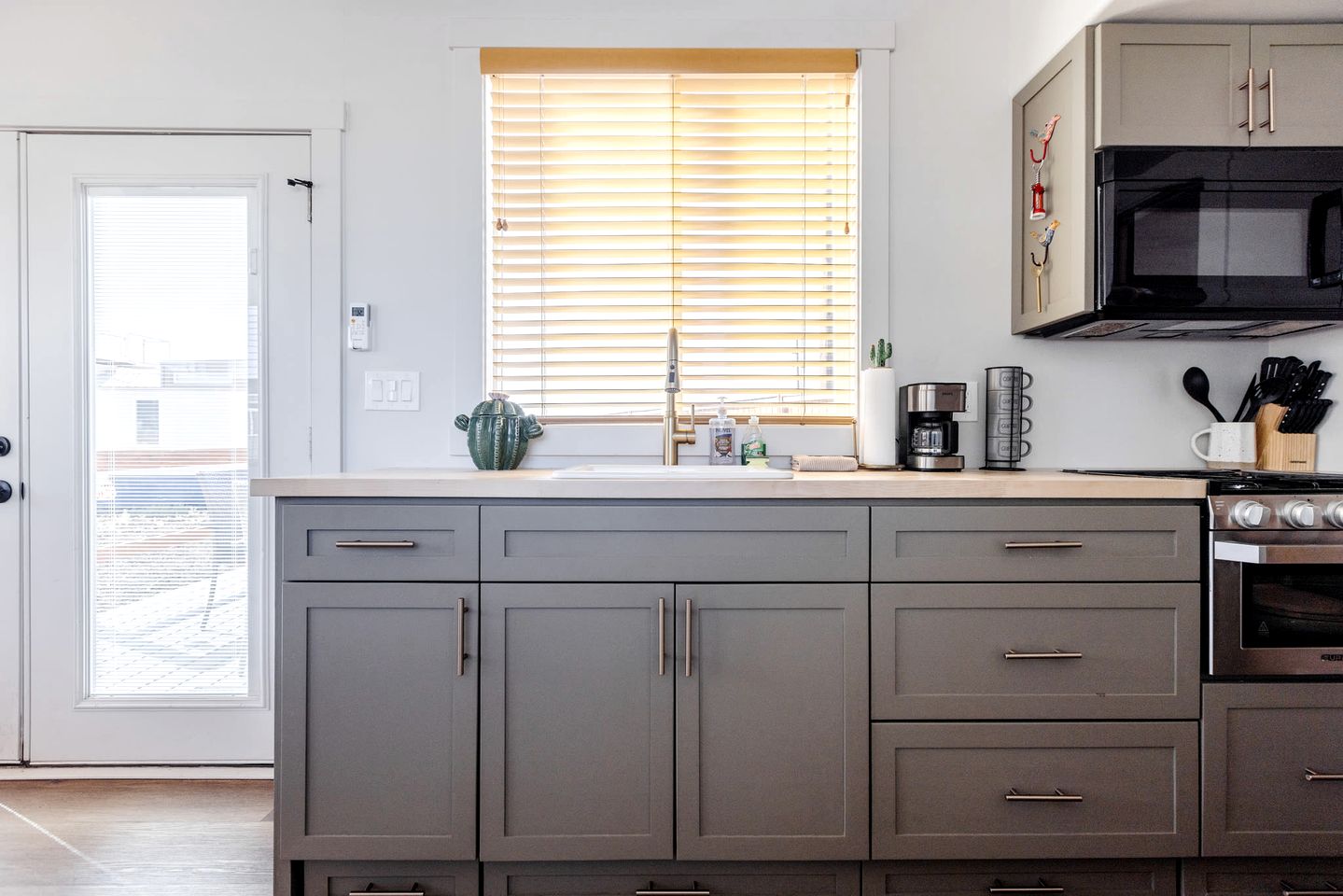 Escape to Intimacy: Fully Equipped Original Tiny House in Apple Valley