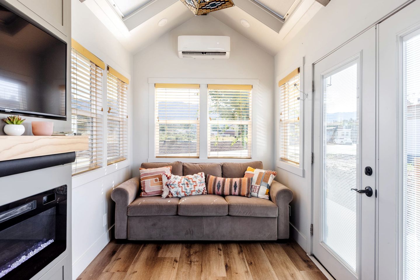 Escape to Intimacy: Fully Equipped Original Tiny House in Apple Valley