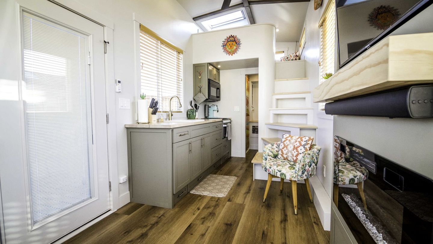 Escape to Intimacy: Fully Equipped Original Tiny House in Apple Valley