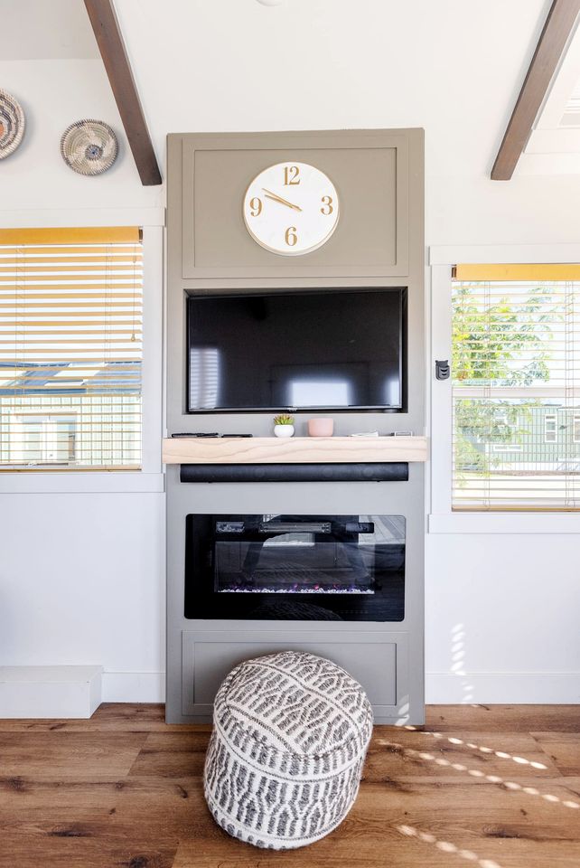 Escape to Intimacy: Fully Equipped Original Tiny House in Apple Valley