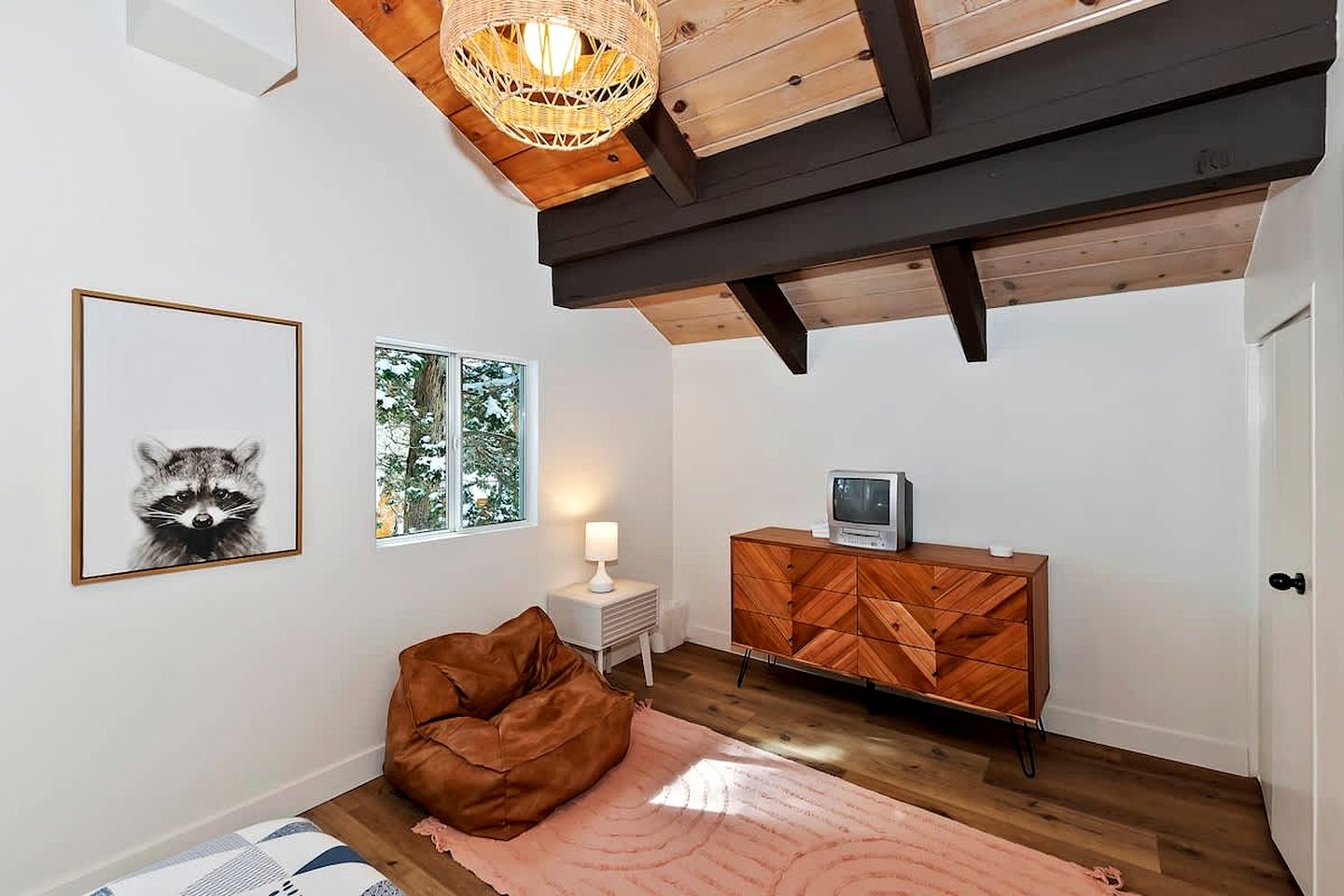 Escape to Paradise: Incredible Cabin with Lake Views and Loft in California