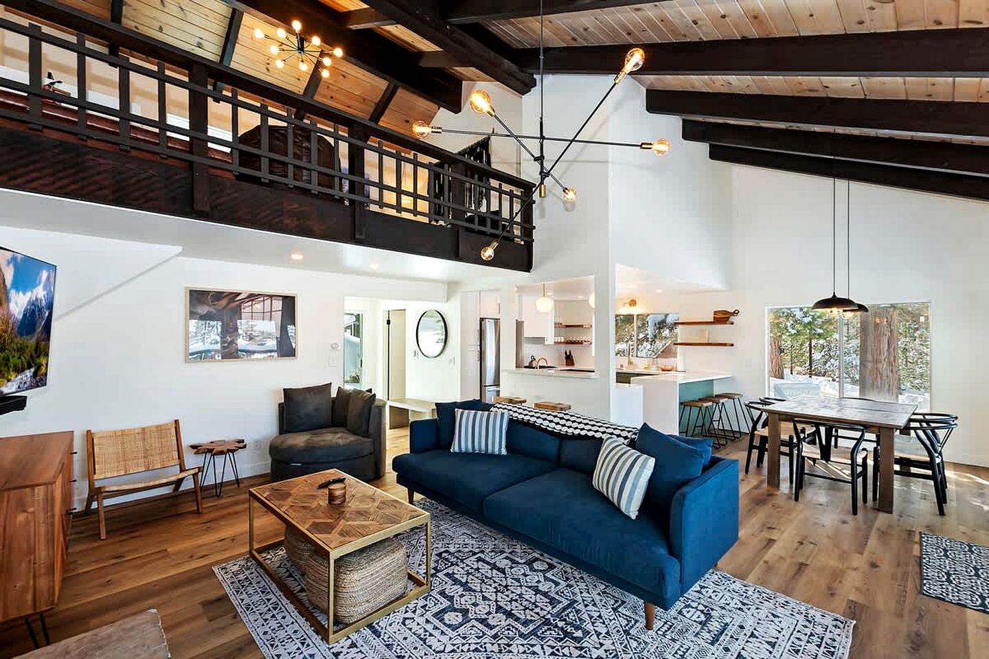 Escape to Paradise: Incredible Cabin with Lake Views and Loft in California