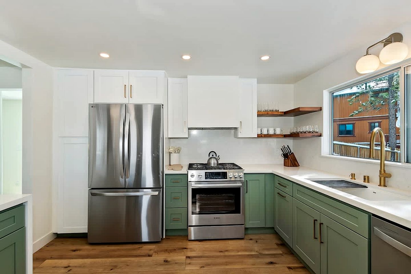 Escape to Paradise: Incredible Cabin with Lake Views and Loft in California