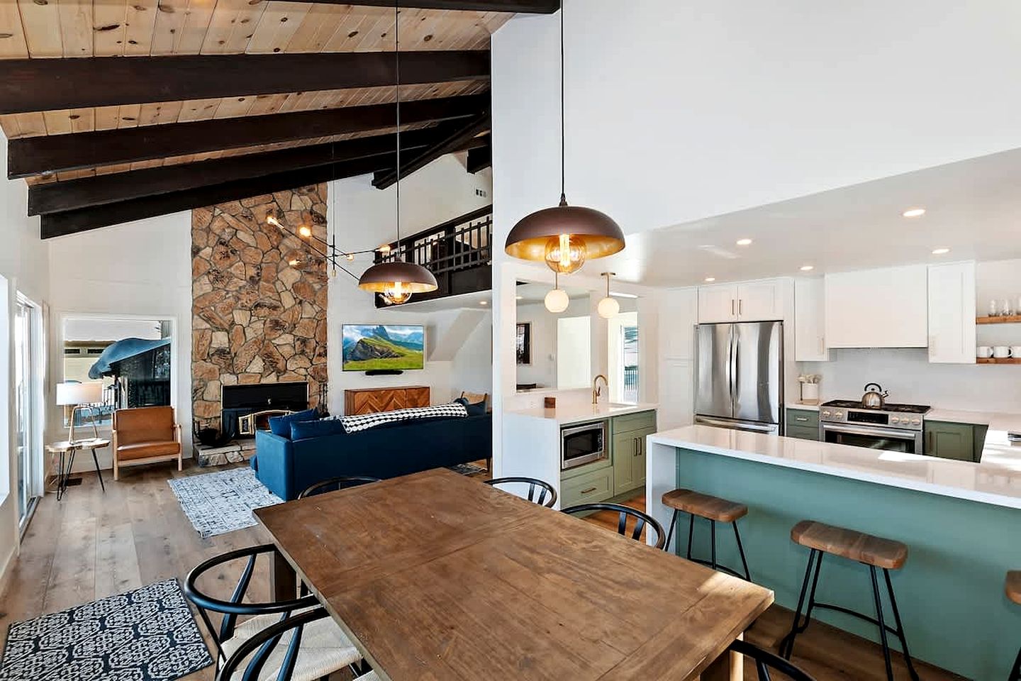 Escape to Paradise: Incredible Cabin with Lake Views and Loft in California