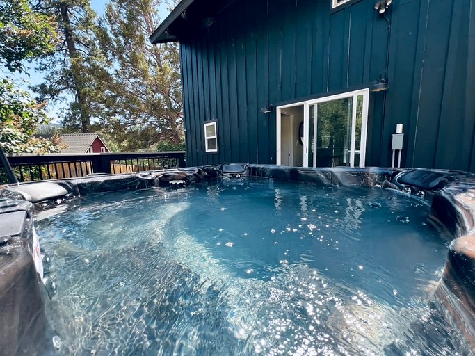 Cabins (United States of America, Big Bear Lake, California)