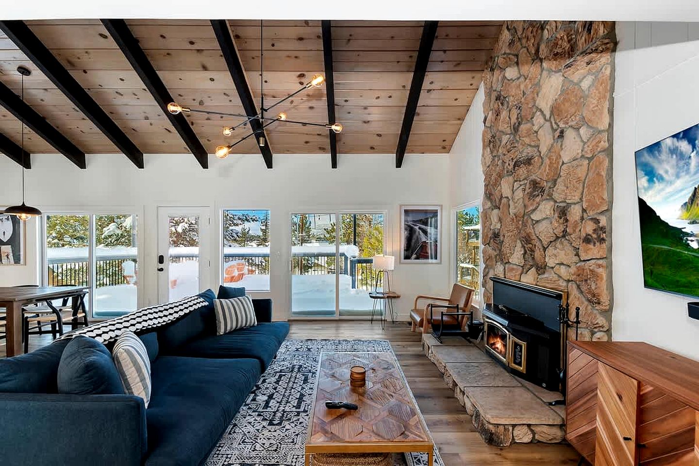 Escape to Paradise: Incredible Cabin with Lake Views and Loft in California