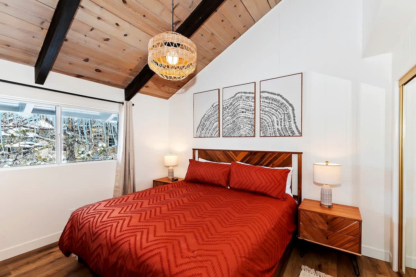 Escape to Paradise: Incredible Cabin with Lake Views and Loft in California