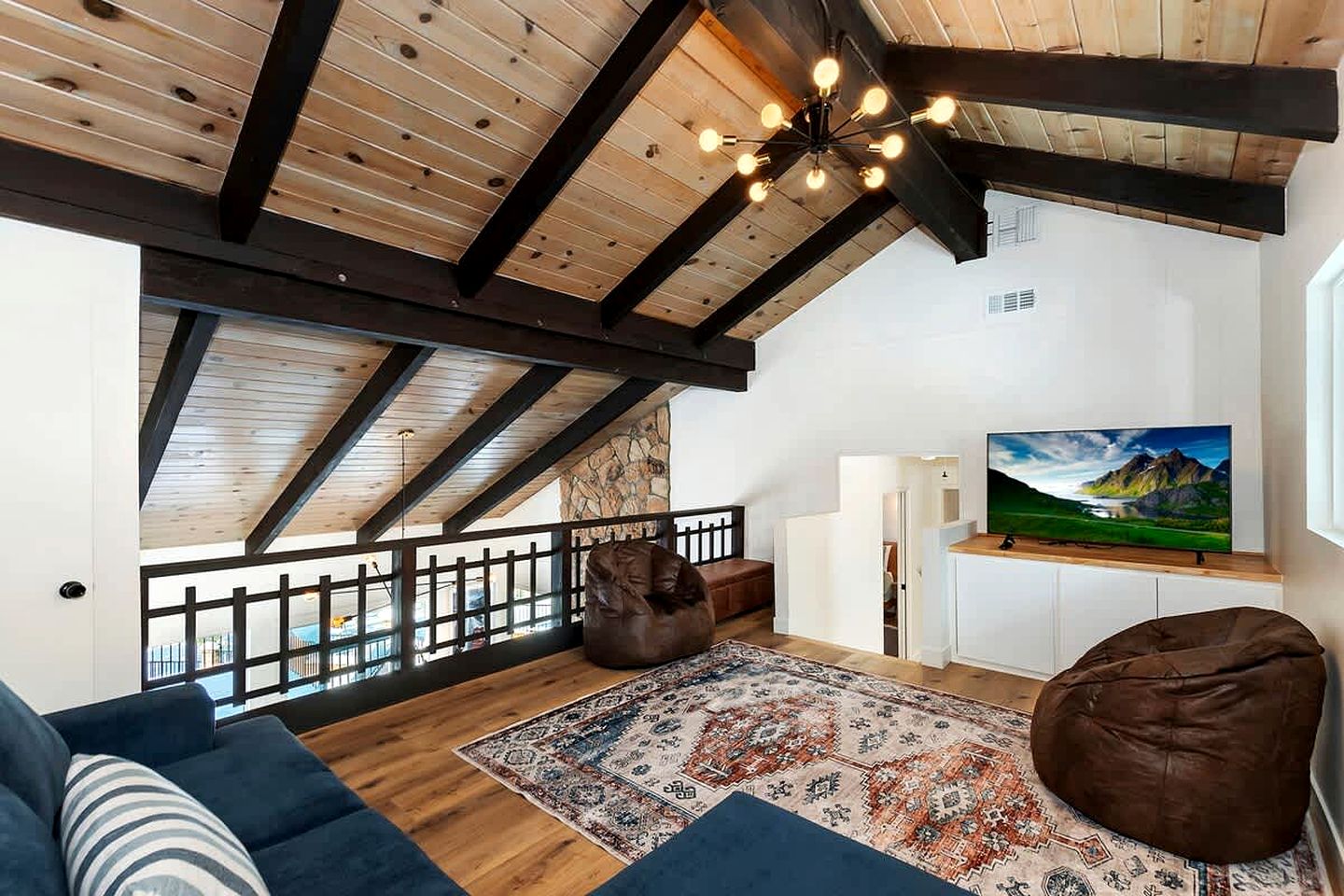 Escape to Paradise: Incredible Cabin with Lake Views and Loft in California