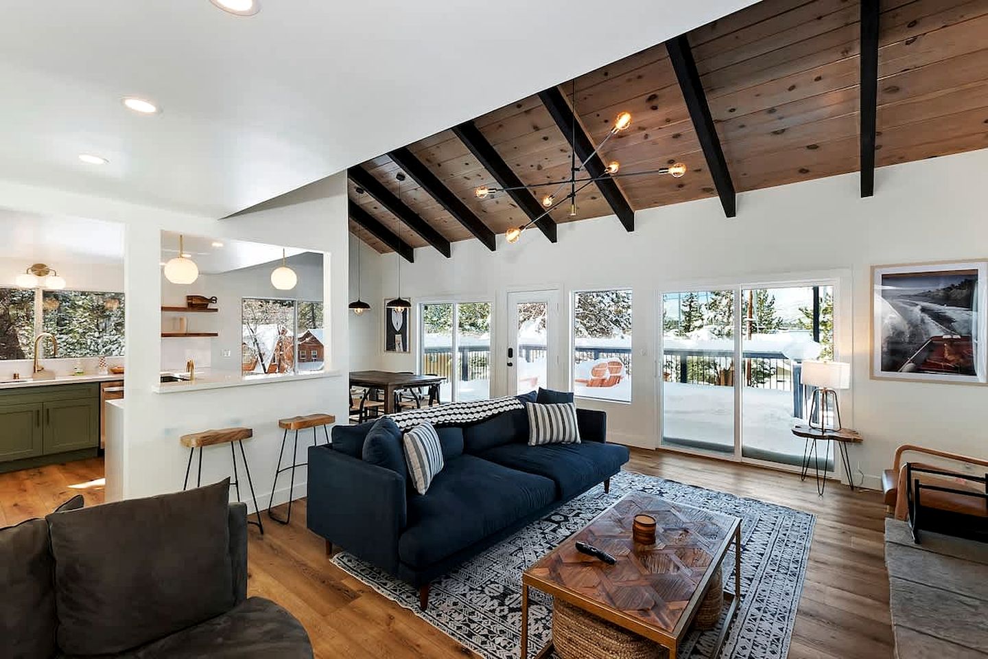 Escape to Paradise: Incredible Cabin with Lake Views and Loft in California